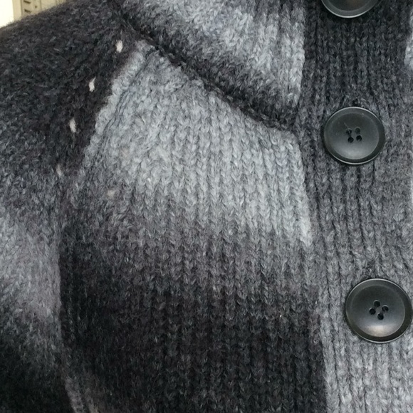 😍 Ombré Striped Sweater 😍 - Picture 7 of 7